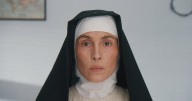 Santa, autoritaria, baluarte de los pobres e implacable antiabortista: el festival de Venecia descubre a otra Madre Teresa