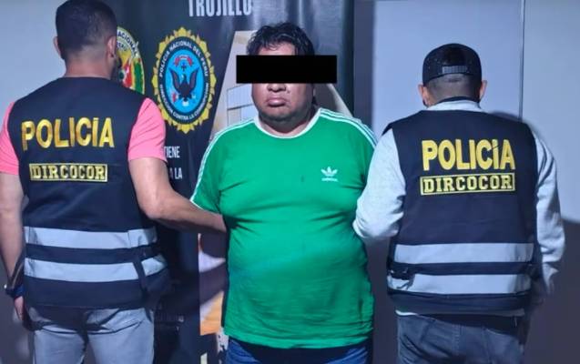 Detienen a fiscal que olvidó apagar su micrófono durante audiencia y fue captado pidiendo coima a detenidos en La Libertad