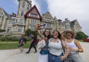 El turismo de hotel de Cantabria toca techo en verano, donde apenas hay ya margen de mejora