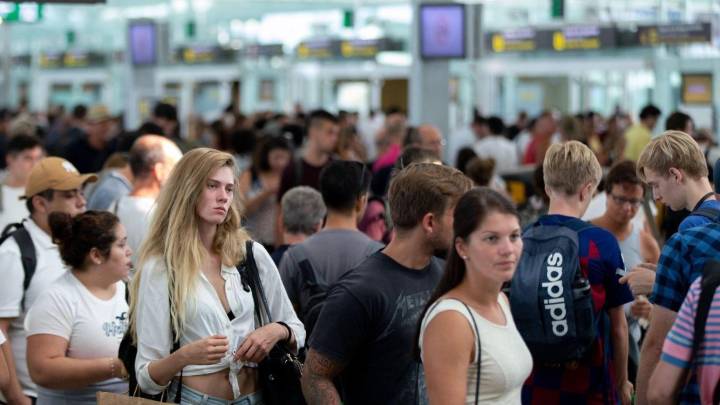 El aeropuerto de Barcelona, afectado por el mal tiempo y el ciberataque europeo