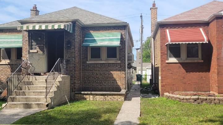 Woman, 73, dies in Chicago house fire