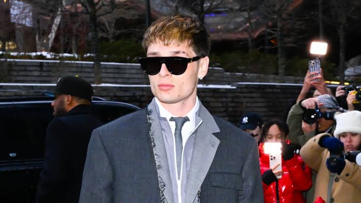 Peso Pluma es nombrado embajador de la Semana de la Moda en Nueva York