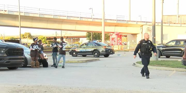 At least 5 victims taken to hospital after shooting in the Flats
