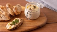 El paté casero que revolucionará tus aperitivos este septiembre y tres formas de presentarlo
