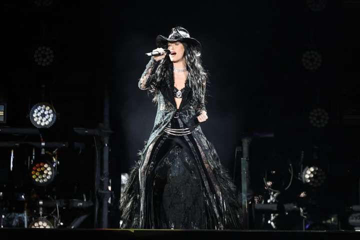 Lali, la reina argentina del pop, brilló ante 45.000 personas en un show explosivo