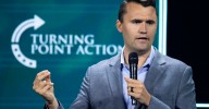 El activista e influencer Charlie  Kirk, aliado de Trump, muere tras sufrir un disparo