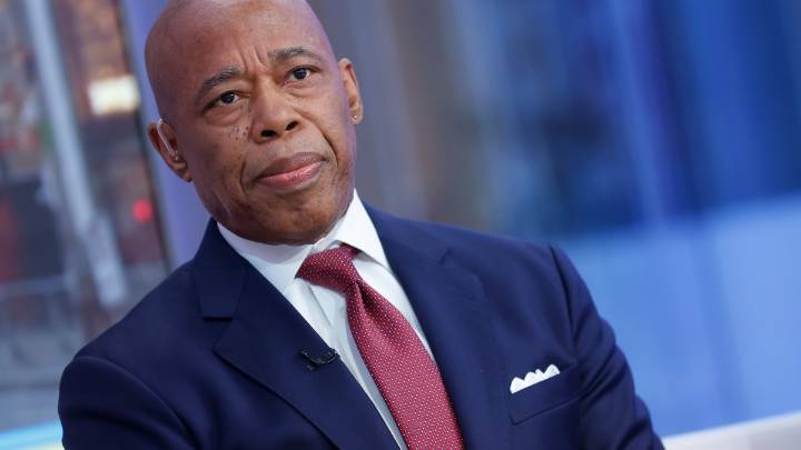 Eric Adams insiste que no concluirá su campaña de reelección