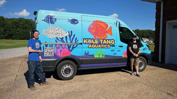 Aquarium installer dives into former Subway building on Broad