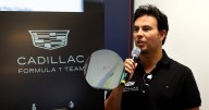 Video: Checo Pérez se estampa contra un muro en su primera prueba manejando con Cadillac