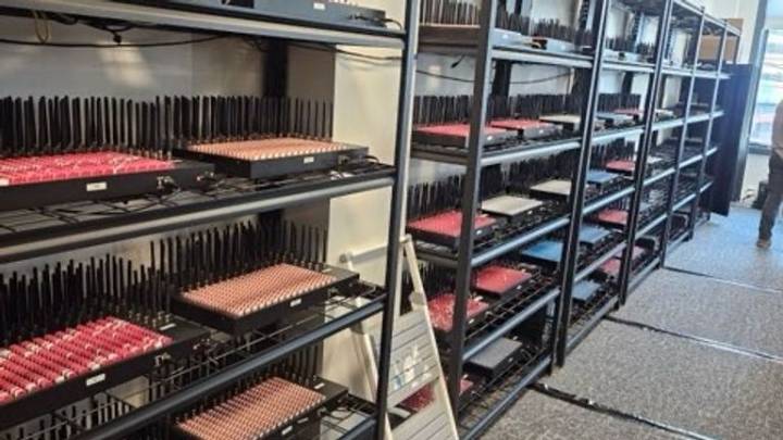 Secret Service agents dismantle 'criminal' electronic network that could shut down New York mobile phone system, say officials