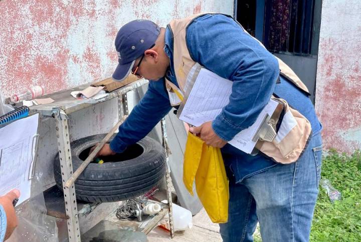 Acciones permanentes de Salud Colima para combatir el dengue en el estado