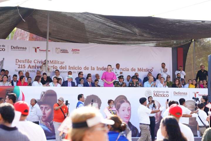 Celebran desfile del 215 aniversario de la Independencia de México
