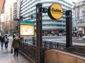 Los jubilados pueden viajar gratis en el subte de CABA: cómo gestionar el trámite
