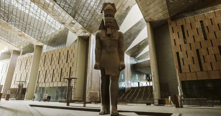 Duro golpe al Museo Egipcio tras el robo y destrucción de un brazalete de oro que perteneció a un faraón