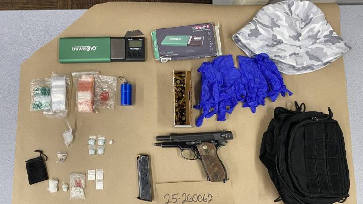 Man pulls gun on Seattle security guard