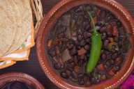 Tradición norteña. Frijoles charros para el 15 de septiembre: la receta clásica de este platillo típico mexicano