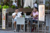 Adiós al tabaco y al vaper: estas son las nuevas zonas "sin humos" que el anteproyecto de ley aprobado por el Gobierno limitará