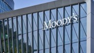 Moody’s advierte riesgos por pensiones no contributivas