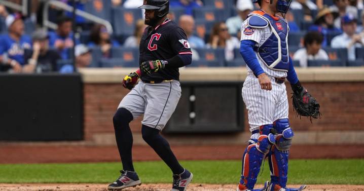 Chicago Cubs add 2 more veteran players in 1B Carlos Santana and RHP Aaron Civale
