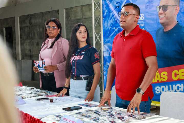 Entregaron ayudas sociales a jefes y jefas de UBCh de Mariño