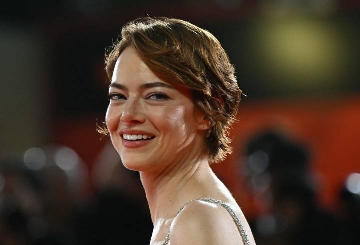 Emma Stone declares she believes in aliens: 'I’m coming out with it!'