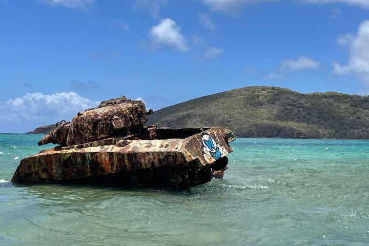 Puertorriqueños protestan contra expansión militar, advierten sobre déjà vu en Vieques