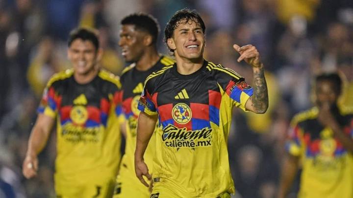 Águilas del América remontan y golean 4-1 a Pumas de la UNAM con doblete de Zendejas