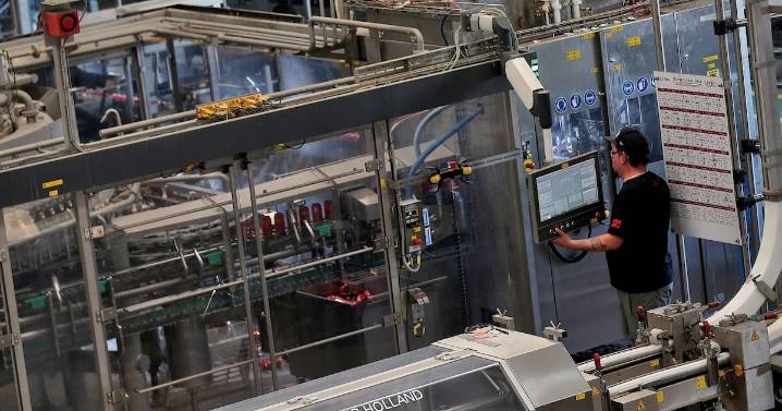 Analistas aumentan la expectativa de crecimiento para el año y bajan la proyección para la inflación del 2025