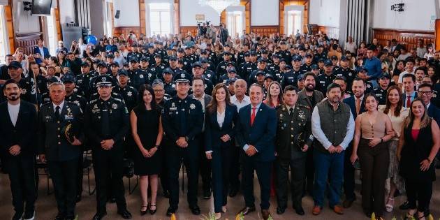 Verónica Delgadillo encabezó graduación de policías en Guadalajara
