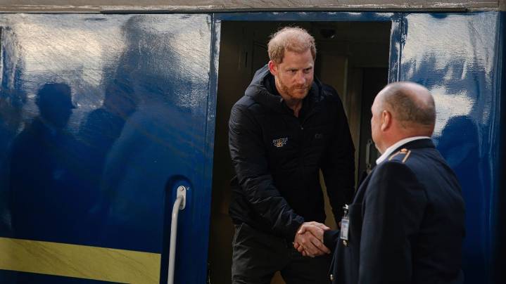 Prince Harry makes surprise visit to Ukraine in support of wounded troops