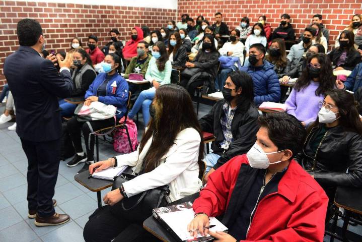 Ante agresión reciente, buscan tipificar violencia contra maestros en Coahuila