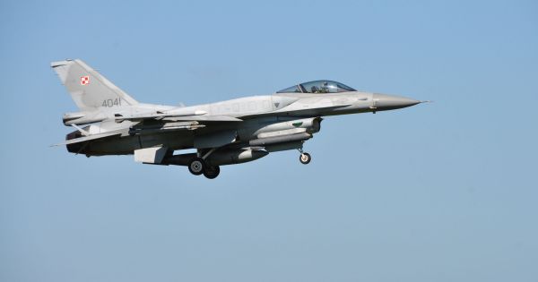 Ni China ni Corea: el gigante asiático que adquirió 40 aviones caza y está listo para la Tercera Guerra Mundial