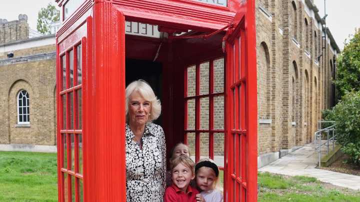Cómo acabó la reina Camilla en una cabina telefónica londinense