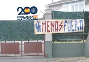 Detenido en Asturias por colocar pancartas contra los menores no acompañados en las que usaba simbología nazi