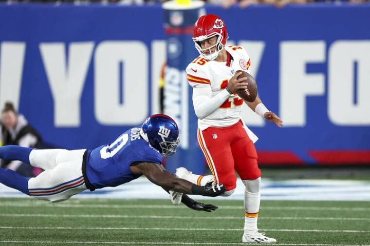 NFL roundup: Patrick Mahomes leads Chiefs to season’s 1st win vs. Giants