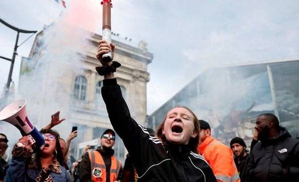 "Bloqueemos todo": crecen las protestas en Francia ante una clase política en crisis