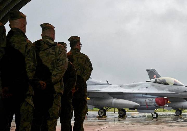 «Esto no han sido ejercicios; ustedes, los pilotos, son hoy héroes», ensalza Tusk