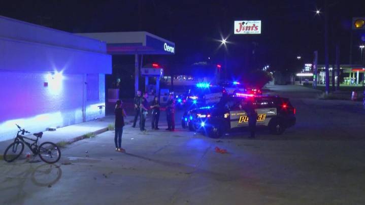 Man slashes girlfriend's foot in San Antonio