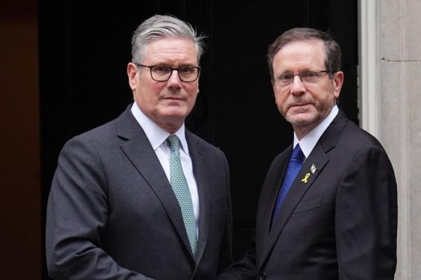 Starmer transmite al presidente israelí su condena por el ataque a Doha durante su visita a Londres