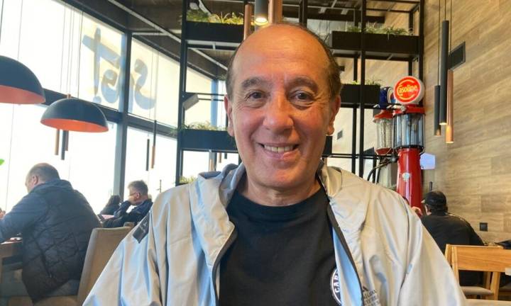 "Al reparar una radio, me siento como un cirujano que salva al paciente"
