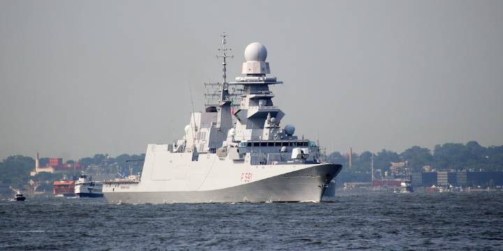 Italia envió una fragata para proteger a la flotilla que lleva ayuda humanitaria a Gaza tras un nuevo ataque con drones