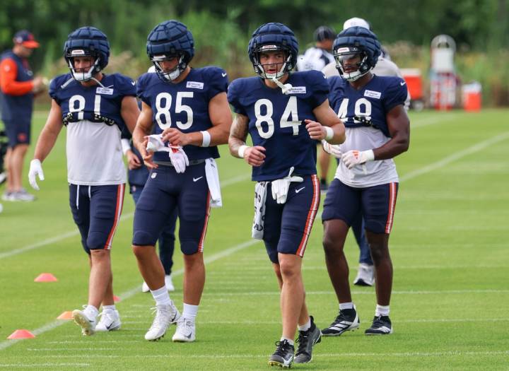 How Chicago Bears divvy up workload for TEs Colston Loveland and Cole Kmet an intriguing subplot for Week 1