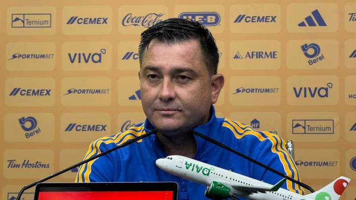 Pedro Martínez Losa celebra goleada de Tigres Femenil sobre Rayadas: “Rozamos la excelencia”