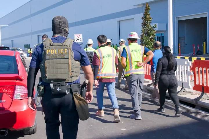 Donald Trump pide a empresas extranjeras “respetar” leyes migratorias, tras redada en Hyundai