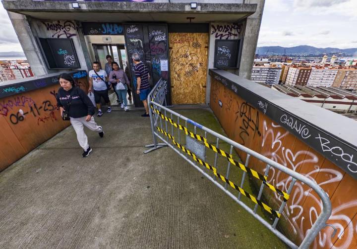 Averiados los cuatro ascensores que unen la calle Castilla con la calle Alta