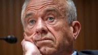 Familiares de Robert F. Kennedy Jr. dicen que es una “amenaza” para la salud de los estadounidenses
