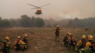 Los dos fuegos activos en Galicia calcinan 900 hectáreas: 700 en Pantón (Lugo) y 200 en O Bolo (Ourense)