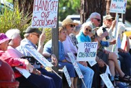 Photo | Residents of Live Oak retirement community hold protest