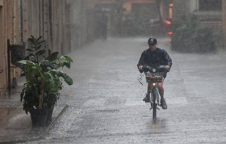 Alerta roja por lluvias este lunes en el litoral norte de Castellón y todo el litoral de Valencia
