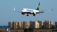 Descontrol en un vuelo a Alicante: una despedida de soltero acaba con dos británicos detenidos